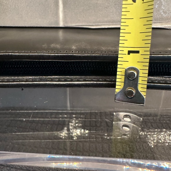 Vintage Coach Black Leather Large Zip Around Travel Wallet - Picture 6 of 6